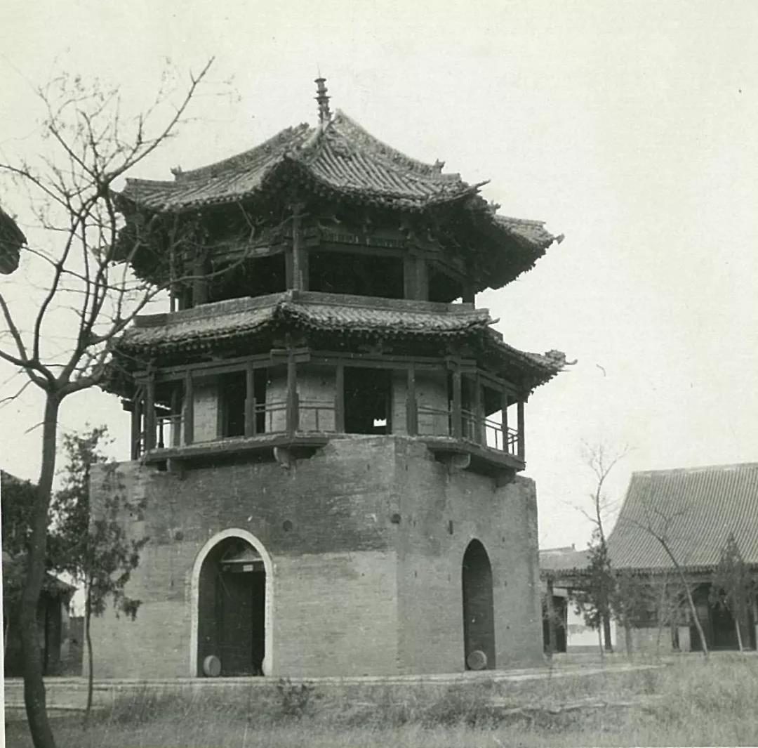 临汾后台，紧张筹备中的演员风采